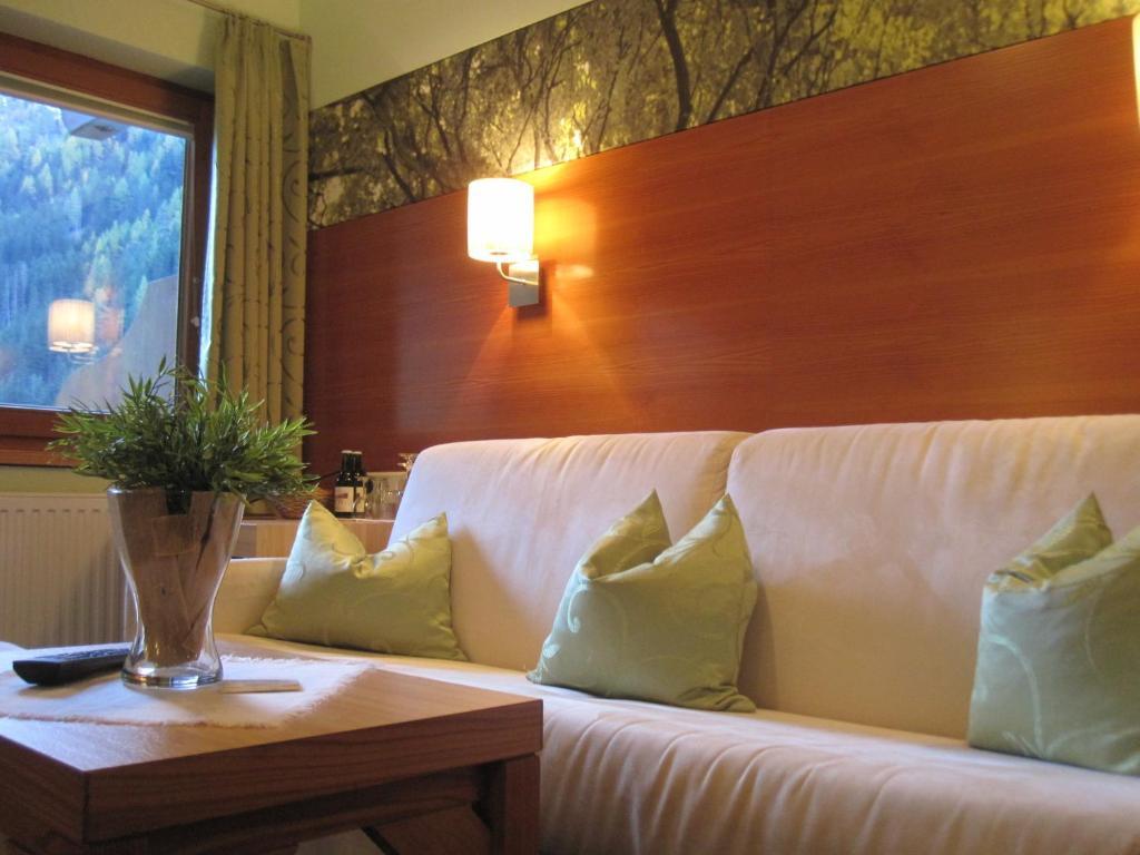 Hotel Garni Romantika St. Leonhard im Pitztal Pokój zdjęcie