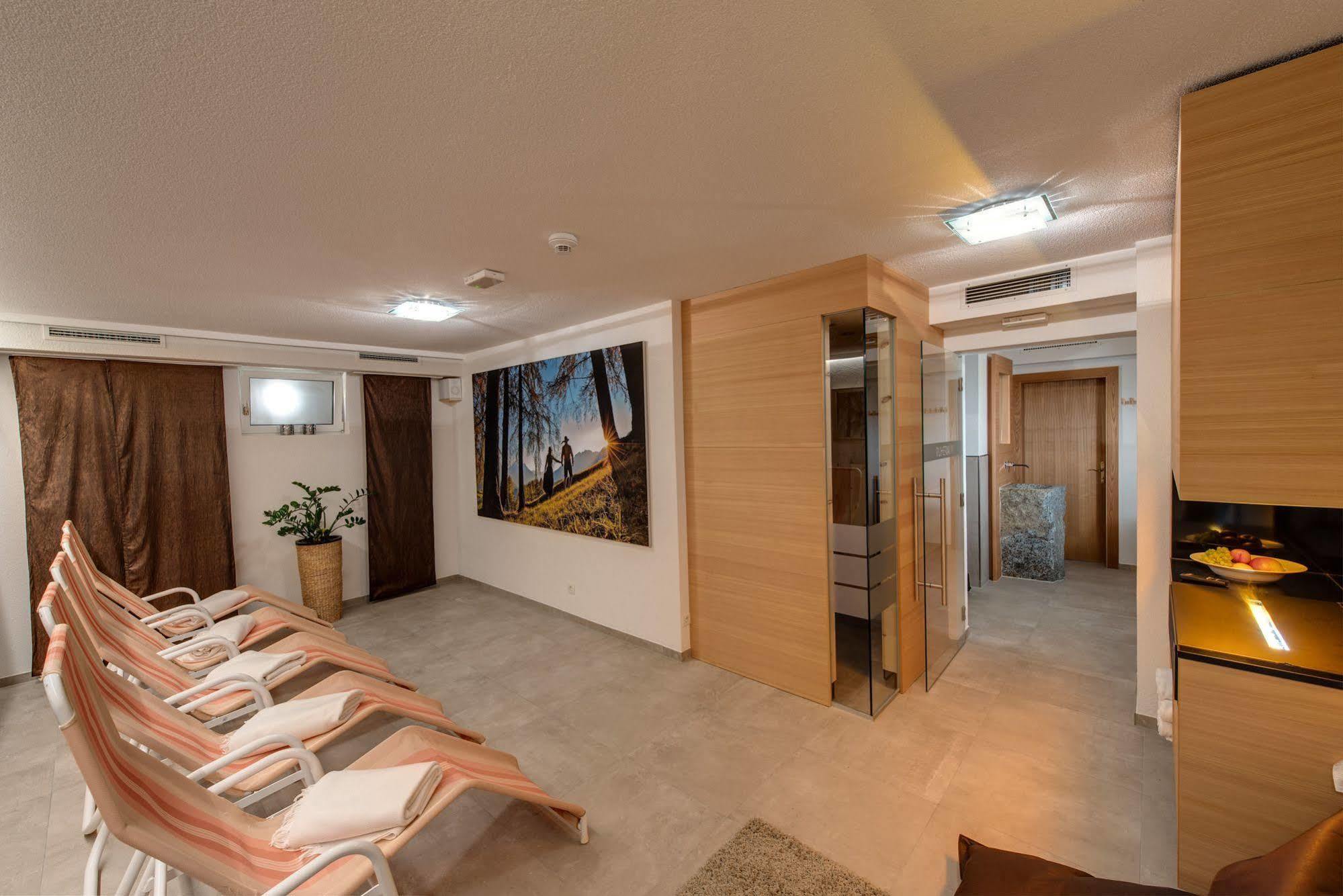 Hotel Garni Romantika St. Leonhard im Pitztal Zewnętrze zdjęcie