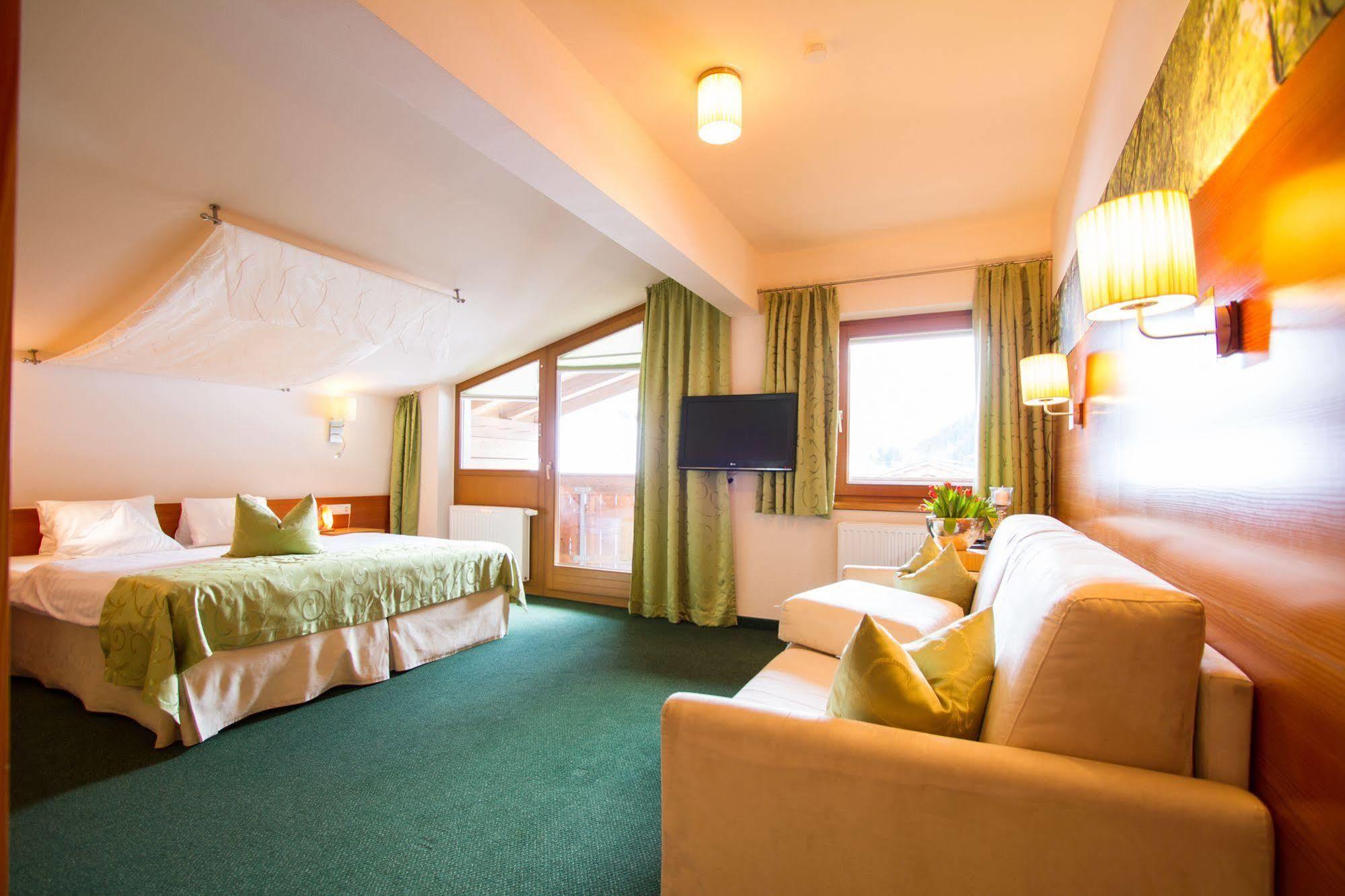 Hotel Garni Romantika St. Leonhard im Pitztal Zewnętrze zdjęcie