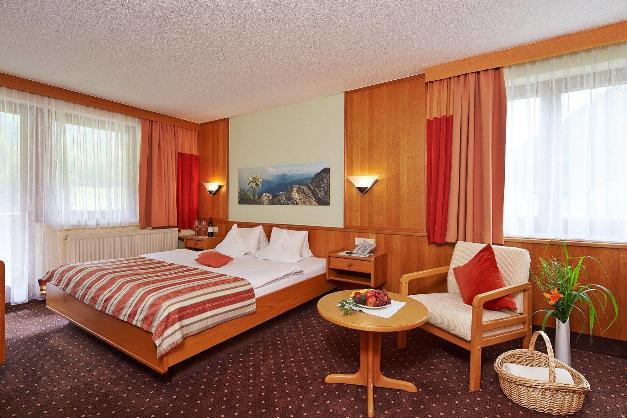 Hotel Garni Romantika St. Leonhard im Pitztal Zewnętrze zdjęcie