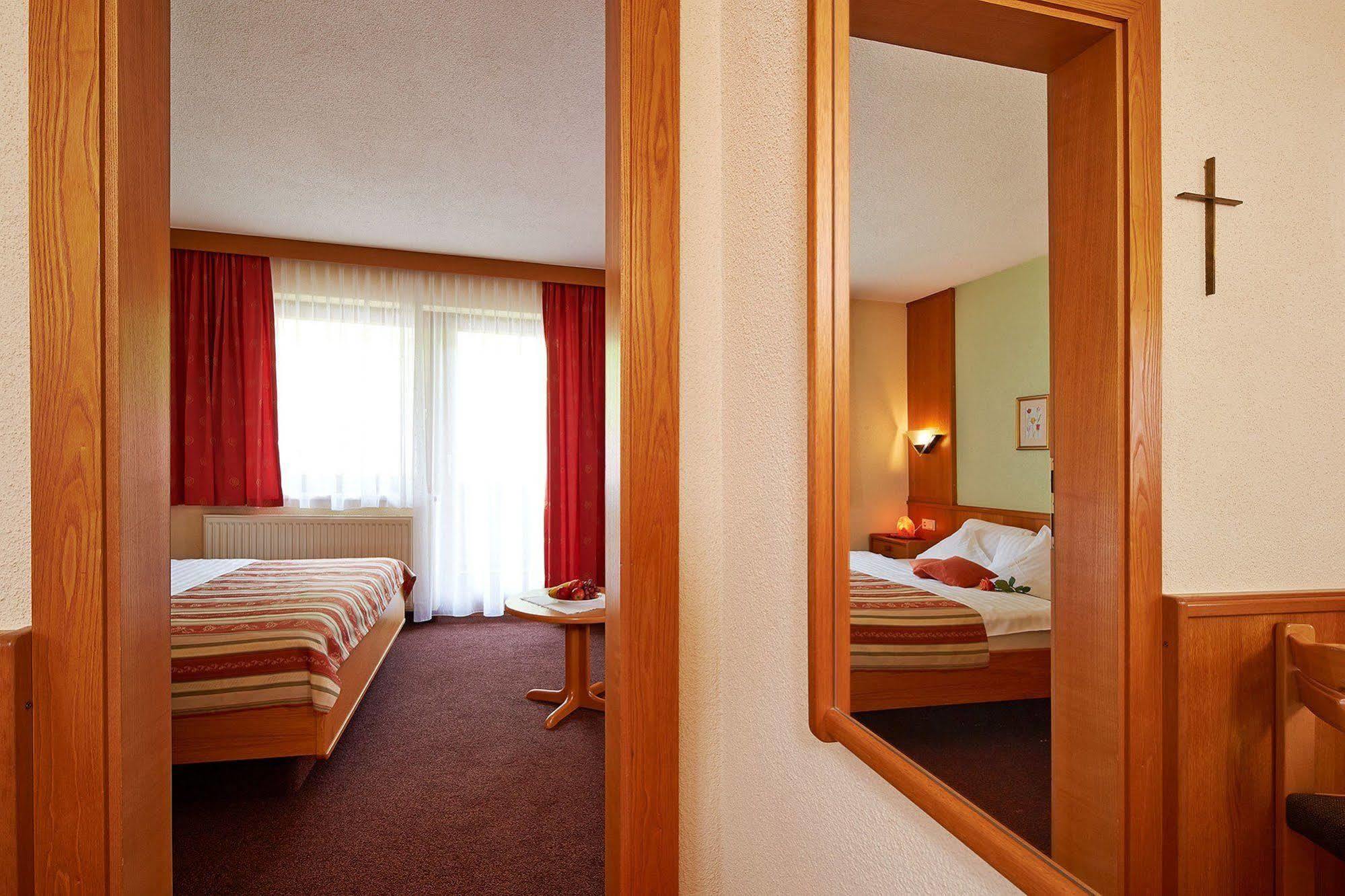 Hotel Garni Romantika St. Leonhard im Pitztal Zewnętrze zdjęcie